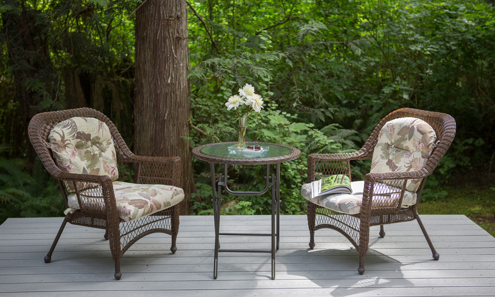 sweet heart cottage in forest port angeles chairs