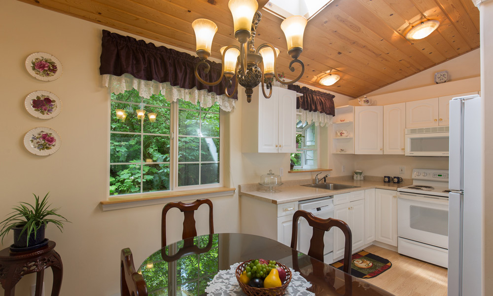 dining room sweet heart cottage in forest port angeles